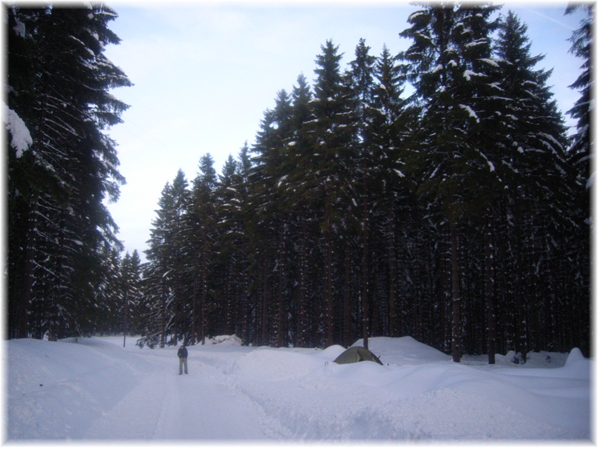 Zelt im verschneiten Harz