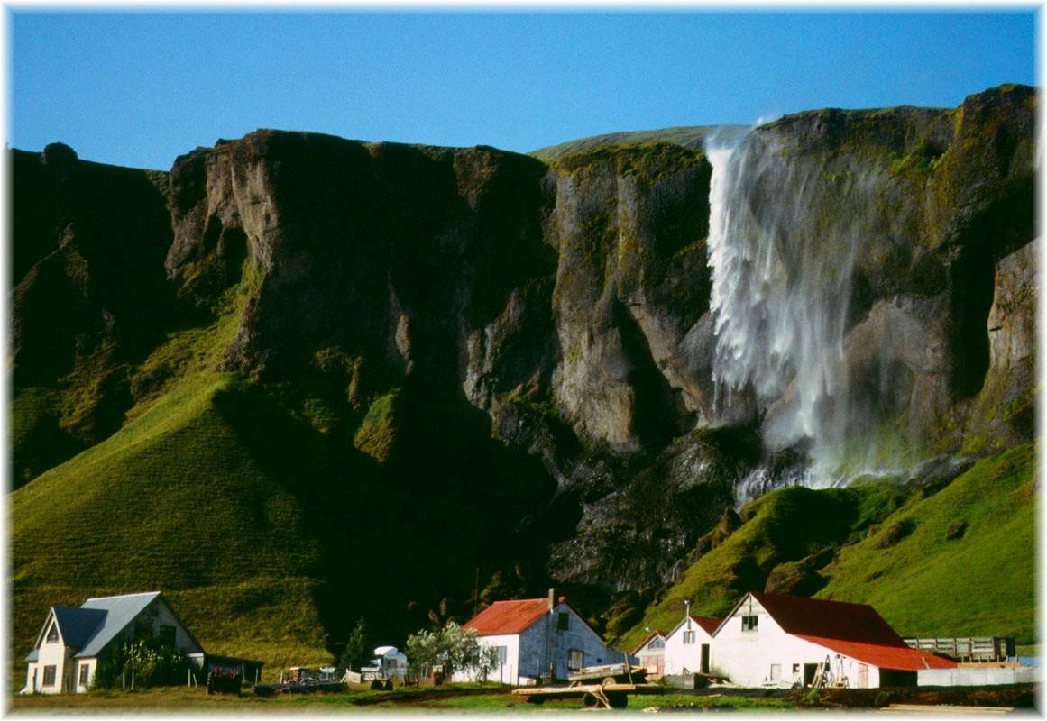 Island, unterwegs an der Südküste, Wasserfall