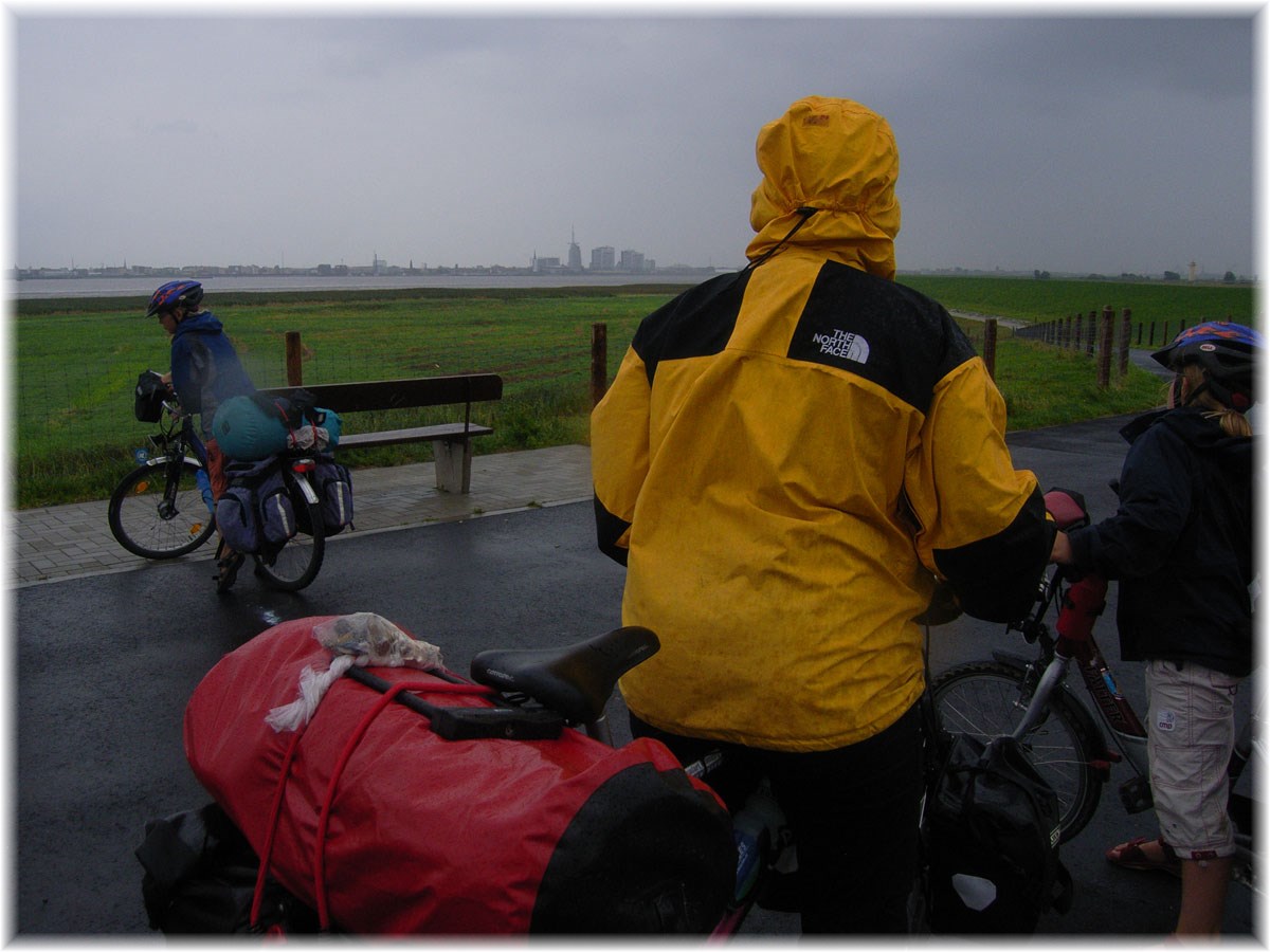 Nordseeküstenradweg, North Sea Cycle Route, Deutschland, Skyline von Bremerhaven