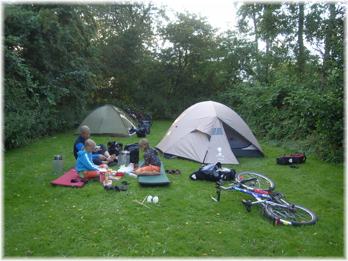 Nordseeküstenradweg, North Sea Cycle Route, Dänemark, in Rudbl auf dem Campingplatz