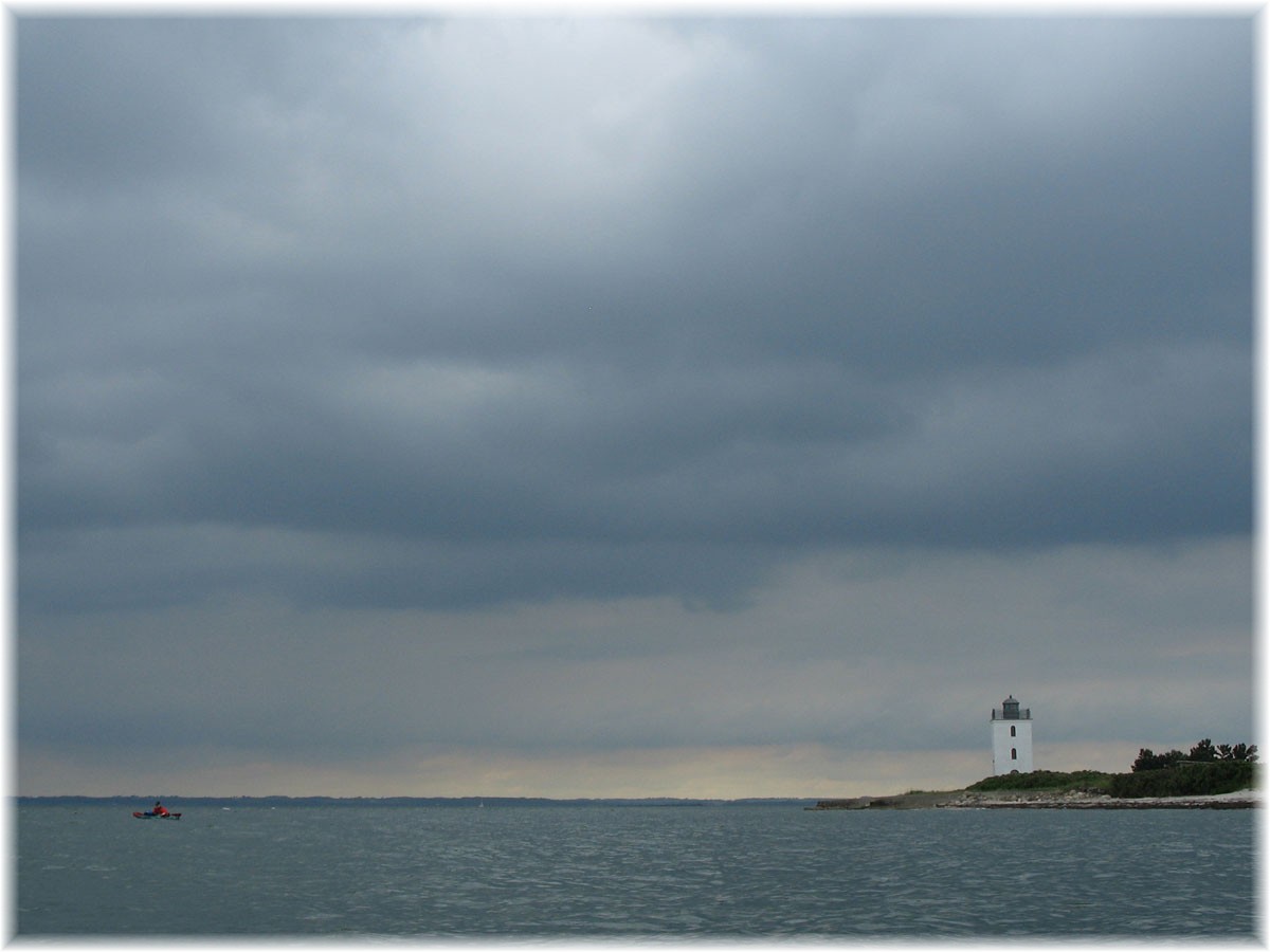 Im Kajak vor der dänischen Insel Bågø mit ihrem kleinen Leuchtturm